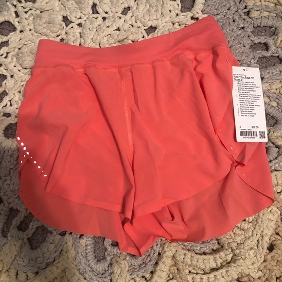 SOLD Lululemon Find Your Pace Short Raspberry Crea - Picture 2 of 5